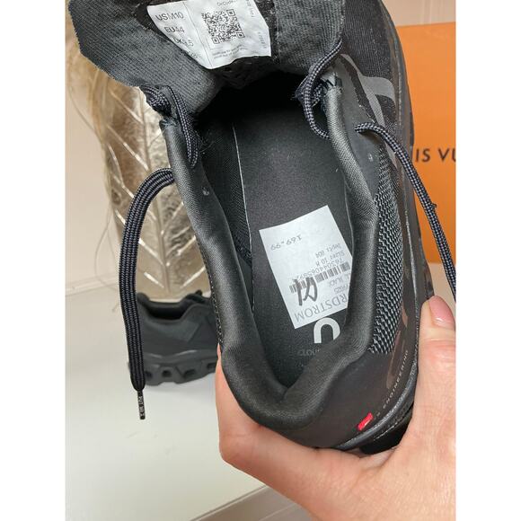 On Cloud Mens sz 10 - Picture 6 of 6